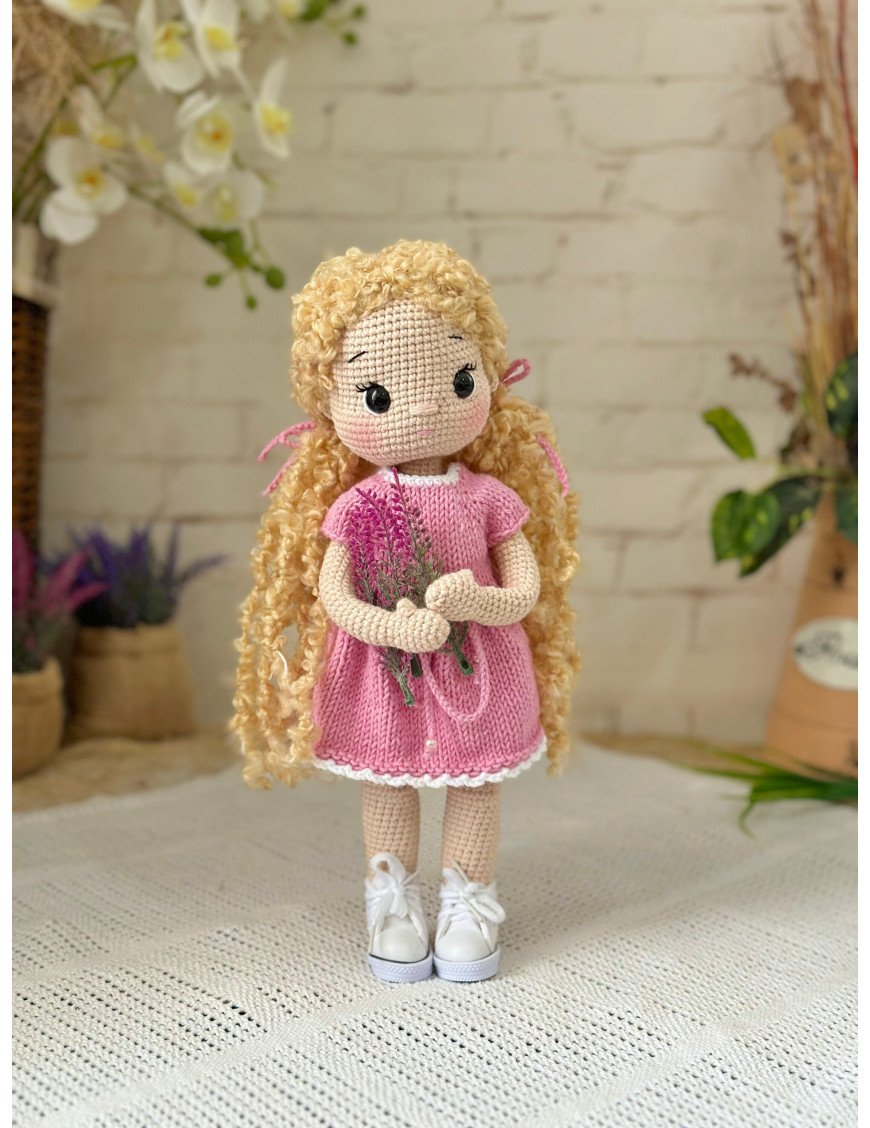 Muñeca amigurumi de ganchillo