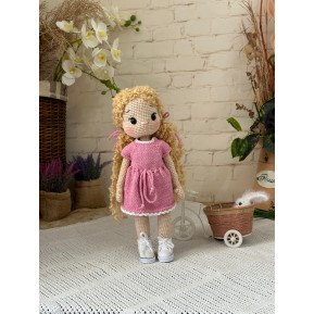 Muñeca amigurumi de ganchillo