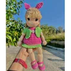 Muñeca Waldorf de ganchillo