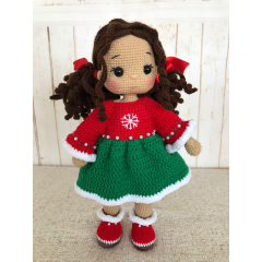 Muñeca de ganchillo con vestido de Navidad