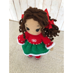 Muñeca de ganchillo con vestido de Navidad