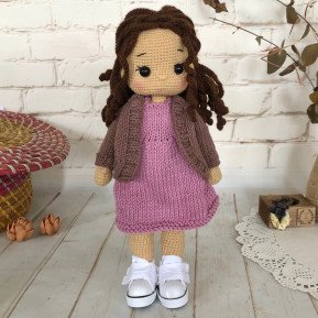 Benutzerdefinierte Crochet geflochtene braune Haare Puppe in rosa Kleid